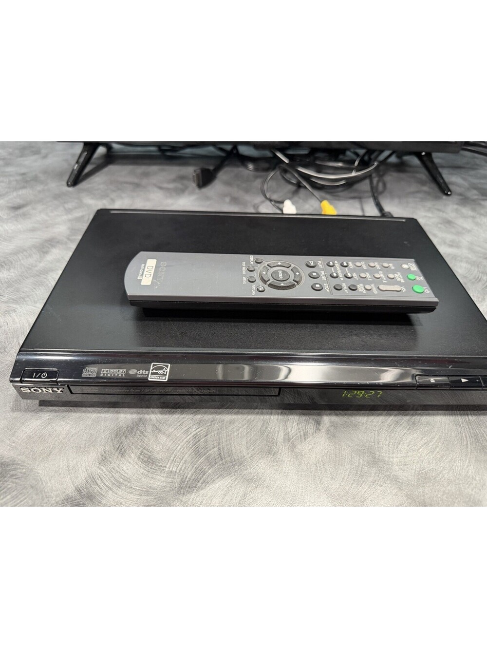 Sony DVP-SR200P  Progressive Scan DVD/CD Player with Remote